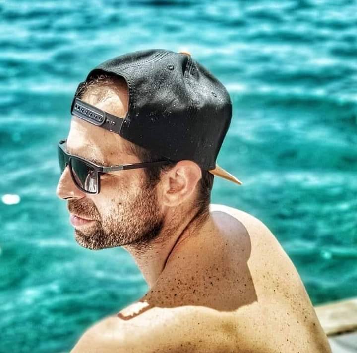 Finn - Thuin - Hainaut | Massage Nue